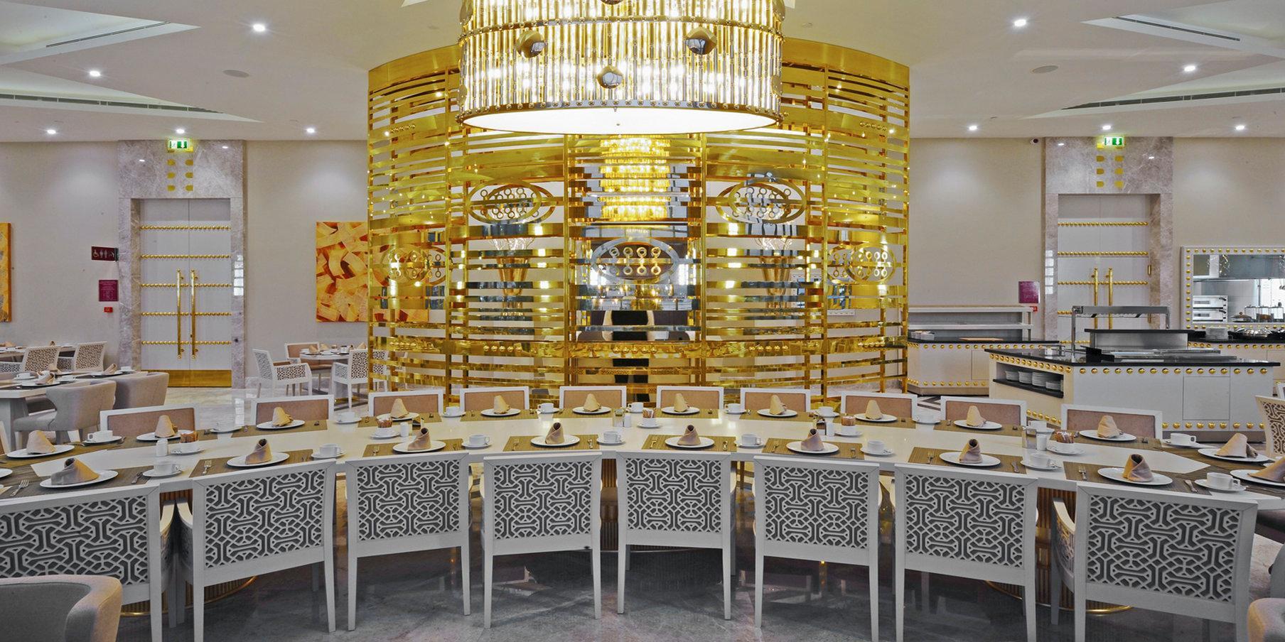 Crowne Plaza Bursa Convention Center & Thermal Spa By Ihg Exterior photo The interior of a restaurant in the mall