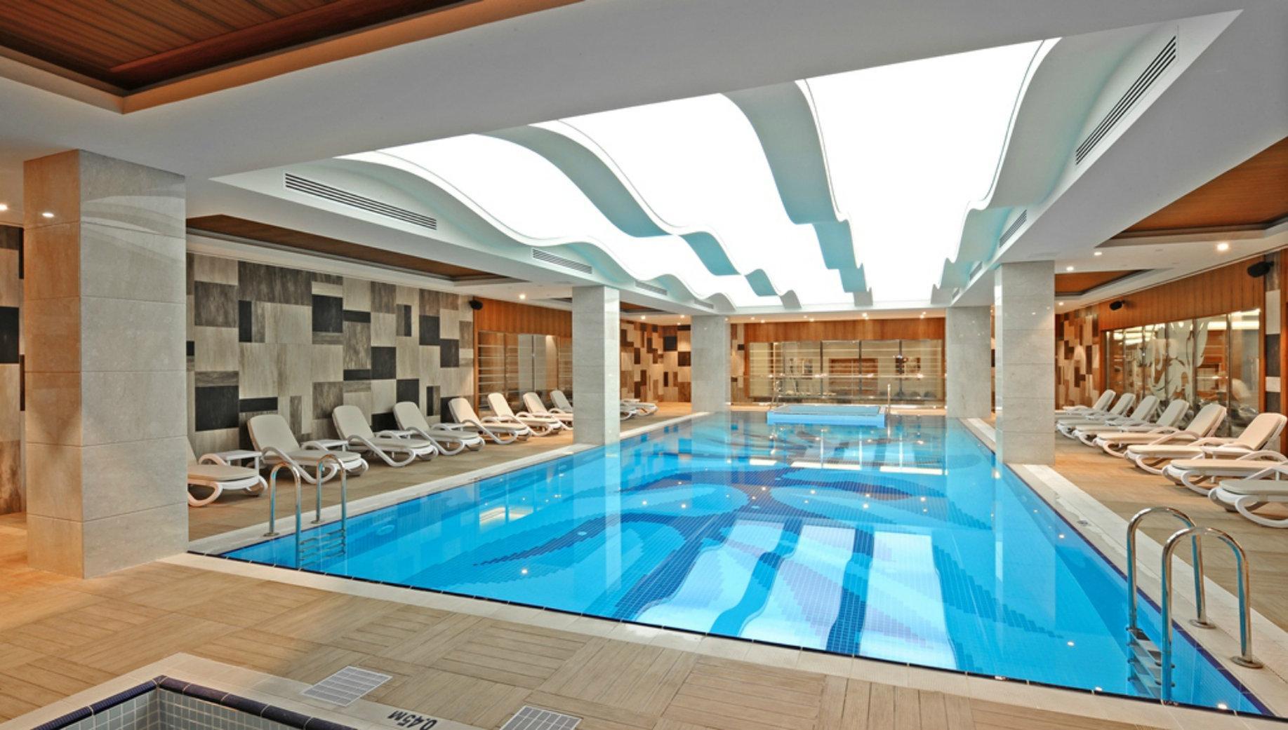 Crowne Plaza Bursa Convention Center & Thermal Spa By Ihg Exterior photo The swimming pool at the hotel